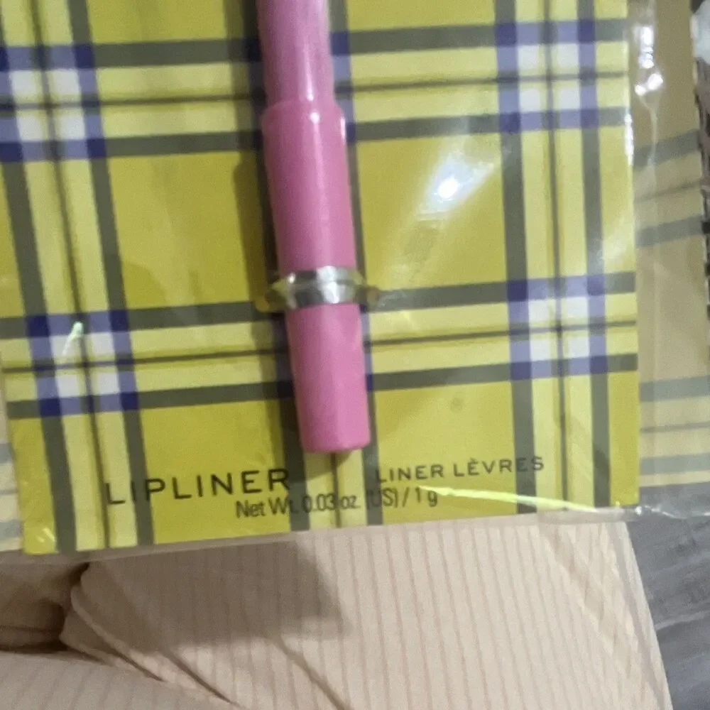 Revolution Makeup Clueless Cher Lip Liner Pink Limited Edition NEW